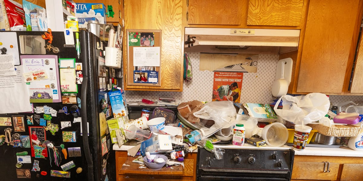 Prolonged exposure to hoarding can lead to headaches, respiratory infections, asthma flare-ups, dizziness, and even long-term lung damage.